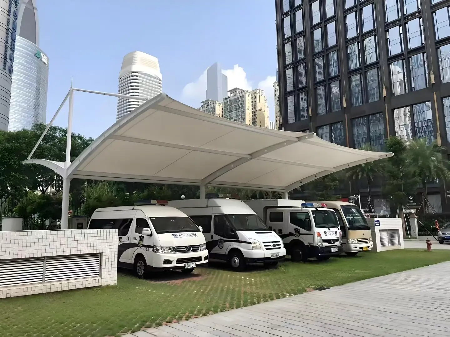 贵州沿河膜结构车棚怎么选?山地多雨高湿环境,园区物业采购避坑指南